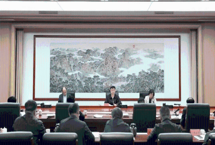 市委理论学习中心组召开学习会