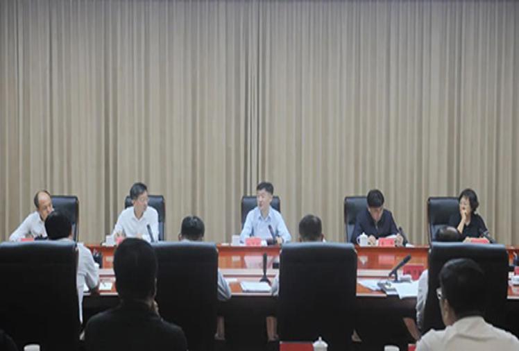 市委理论学习中心组召开学习会
