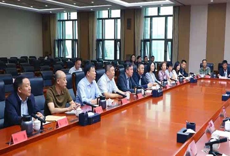 市委常委集中听取有关领域代表对市第十四次党代会报告意见建议座谈会召开