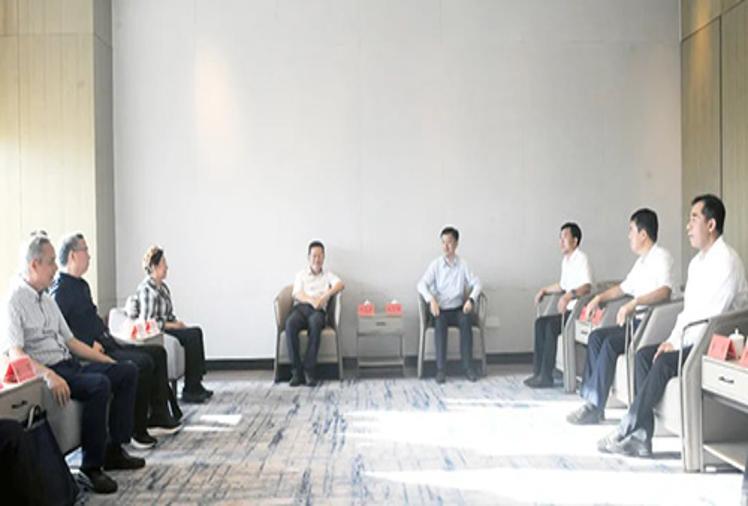 姚华明会见中储粮集团外部董事蒋旭光、姜岩、侯顺利以及党组成员、副总经理王娟等一行