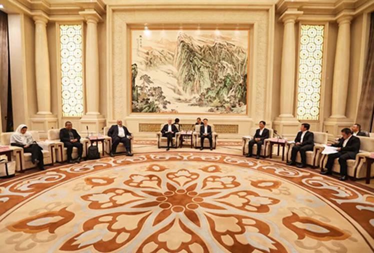 姚华明李军会见沙特国际电力和水务公司全球首席执行官马克·塞利并举行签约仪式